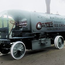 kolorovaná fotografie Elektrický automobil značky Walker Electric.