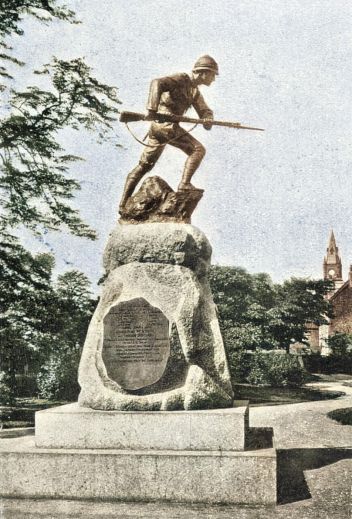 Nezdařený pomník anglický postavený městem Darlingtonem na počest rodáků padlých ve válce burské. - klikněte pro zobrazení detailu