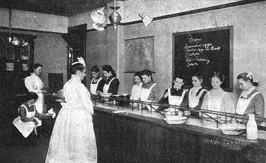 Kuchařská škola, kde se naše prababičky učily moderně a zdravě vařit Kuchařská škola, kde se naše prababičky učily moderně a zdravě vařit: Máte rádi staré recepty z doby našich prababiček? No…