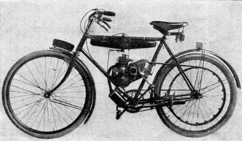 zobrazit detail historického snímku: Bicykl s pomocným motorkem, vmontovaným do rámu.