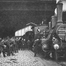 retro fotografie Obrovská stávka železniční v Uhrách. Vlak s vojenským personálem.