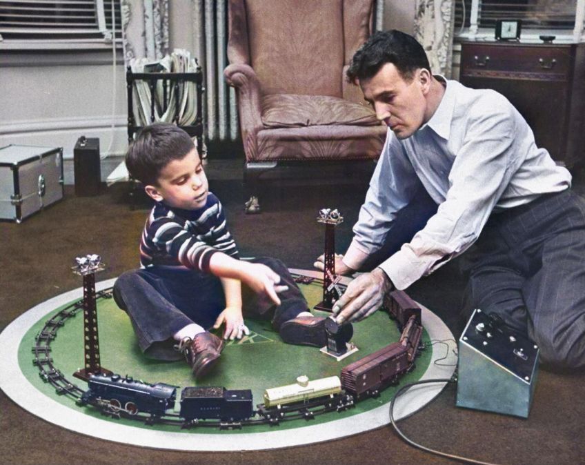 Vánoční rada našich prababiček: Dopřejte tatínkům jejich mašinky, i velcí kluci si potřebují hrát Vánoční rada našich prababiček: Dopřejte tatínkům jejich mašinky, i velcí kluci si potřebují hrát: Nezadržitelně se blíží se Vánoce a s nimi období,…