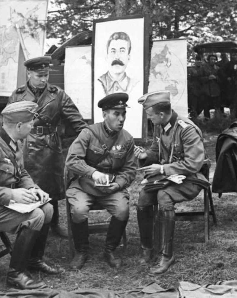 zobrazit detail historického snímku: Vojáci Německa a Sovětského svazu v Polsku.