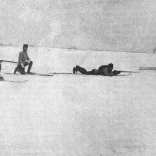 Cvičení rakouských vojáků na lyžích.