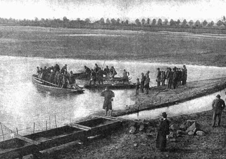 zobrazit detail historického snímku: Lovení rybníku Rožmberského: Zatažení nevodu (sítě).
