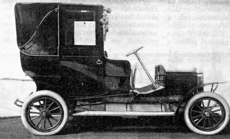 zobrazit detail historického snímku: Pohled na pražskou automobilní drožku firmy Laurin & Klement.