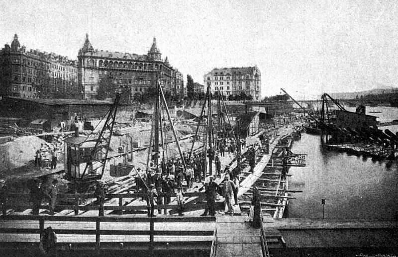 zobrazit detail historického snímku: Pražský Port Artur: Stavění nábřeží Palackého.