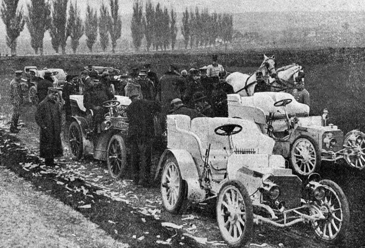 zobrazit detail historického snímku: Ústřižkové závody automobilů.