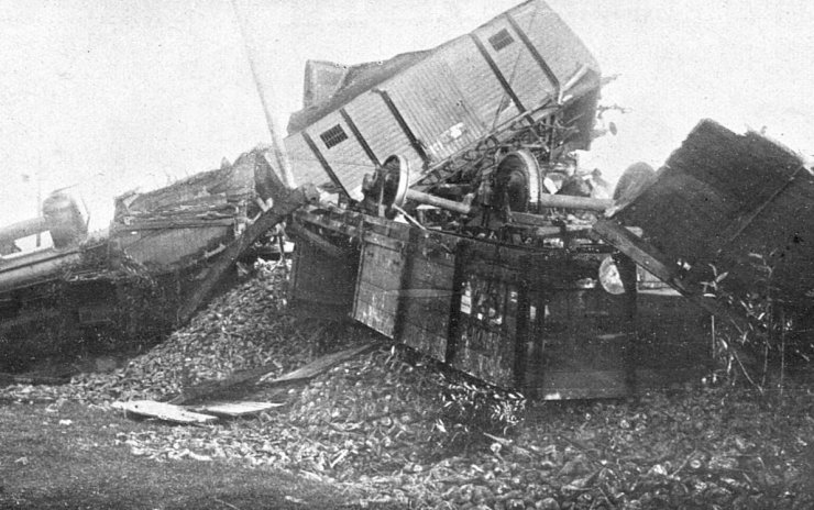 zobrazit detail historického snímku: Železniční neštěstí na trati vlárské na Moravě.