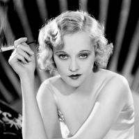 Žena s cigaretou. - klikněte pro zobrazení detailu Žena s cigaretou. - klikněte pro zobrazení detailu