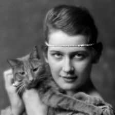 Žena s kočkou.