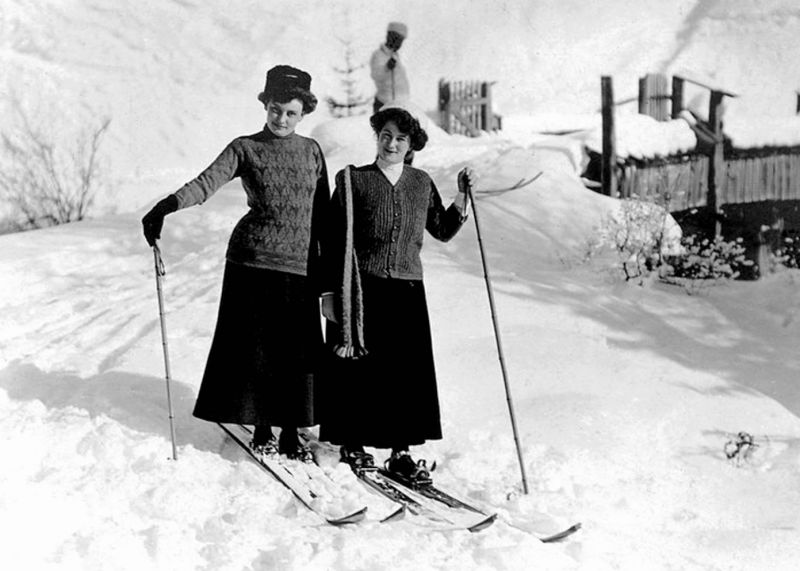 zobrazit detail historického snímku: Na lyžích.