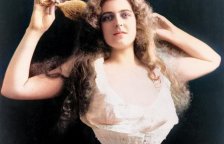 Rok 1906: Pozor, barvení vlasů ohrožuje vaše zdraví! Jaké je jediné zdravé řešení šedivějících vlasů?