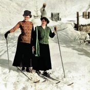 Výuka lyžování z roku 1909: Jízda na běžkách po rovině