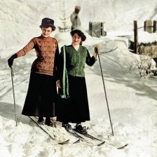 kolorovaná fotografie Na lyžích.