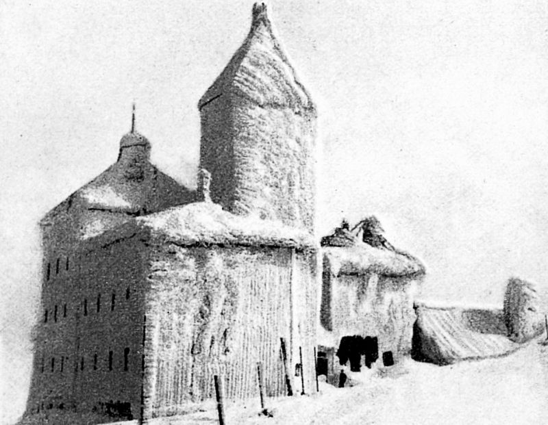 zobrazit detail historického snímku: Krkonošský hotel »Sněžných jam« (1499 m n./m.)
