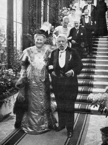 Manželé Adolf Josef a Ida ze Schwarzenbergů ubírají se k slavnostní hostině. - klikněte pro zobrazení detailu