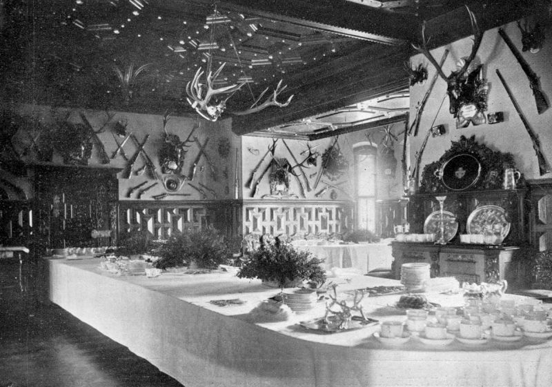 zobrazit detail historického snímku: Lovecký pokoj, v němž se snídalo.