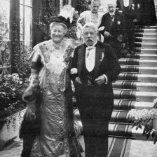 retro fotografie Manželé Adolf Josef a Ida ze Schwarzenbergů ubírají se k slavnostní hostině.